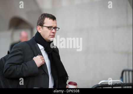 Old Bailey, London, UK. 8th Jan, 2014.  Former communications adviser to David Cameron and ex News of the World editor, Andy Coulson, arrives at the Old Bailey, London, for the continuation of the phone-hacking trial. Credit:  Lee Thomas/Alamy Live News Stock Photo