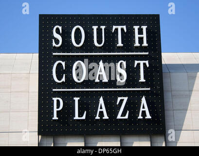 Oct 08, 2006; Costa Mesa, CA, USA;  When the South Coast Plaza shopping mall opened in Costa Mesa in 1967, it was surrounded by lima bean fields, and many retailers wondered whether the Sears and May Co. that anchored the first phase of development would find enough customers to survive.  Forty years later, the mall that started with 1 million square feet and fewer than 80 stores h Stock Photo