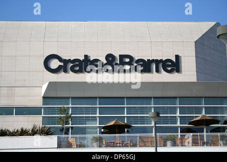 Oct 08, 2006; Costa Mesa, CA, USA;  Crate & Barrel first opened their doors in 1962 as a family business. A husband and wife team named Gordon and Carole Segal, and one eager sales associate who was enthusiastic about their vision.  Fast forward forty years, and today's Crate and Barrel family has grown to over 145 stores and over 7000 associates nationwide. The store offers home f Stock Photo