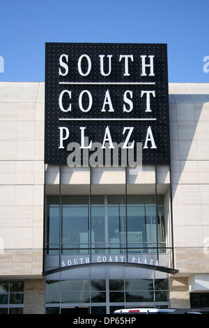 Oct 08, 2006; Costa Mesa, CA, USA;  When the South Coast Plaza shopping mall opened in Costa Mesa in 1967, it was surrounded by lima bean fields, and many retailers wondered whether the Sears and May Co. that anchored the first phase of development would find enough customers to survive.  Forty years later, the mall that started with 1 million square feet and fewer than 80 stores h Stock Photo
