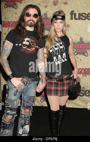 Oct 15, 2006; Los Angeles, CA, USA;  ROB ZOMBIE and SHERI MOON ZOMBIE at the Fuse Fangoria Chainsaw Awards - Arrivals held at The Orpheum Theatre. Mandatory Credit: Photo by Paul Fenton/ZUMA KPA.. (©) Copyright 2006 by Paul Fenton Stock Photo