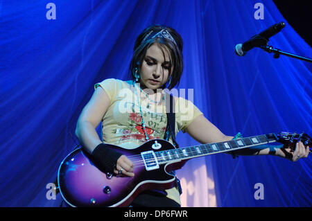 Oct 15, 2006; Norfolk, VA, USA; Band EVERLIFE gets the crowd going while on tour at the Constant Center in Norfolk, VA. Mandatory Credit: Photo by Jeff Moore/ZUMA Press. (©) Copyright 2006 by Jeff Moore Stock Photo