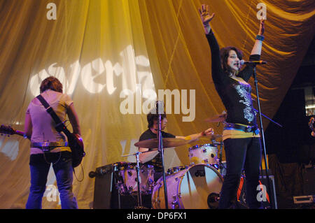 Oct 15, 2006; Norfolk, VA, USA; Band EVERLIFE gets the crowd going while on tour at the Constant Center in Norfolk, VA. Mandatory Credit: Photo by Jeff Moore/ZUMA Press. (©) Copyright 2006 by Jeff Moore Stock Photo