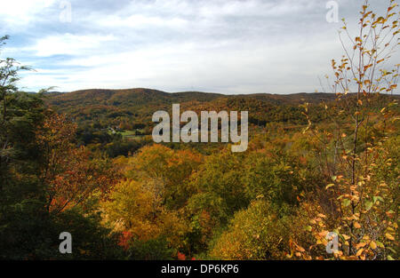 Oct 19, 2006; Boone, NC, USA; The fall colors show near the Tennessee and North Carolina border near Boone, during the fall color change in the western part of North Carolina. Mandatory Credit: Photo by Sean Meyers/ZUMA Press. (©) Copyright 2006 by Sean Meyers Stock Photo