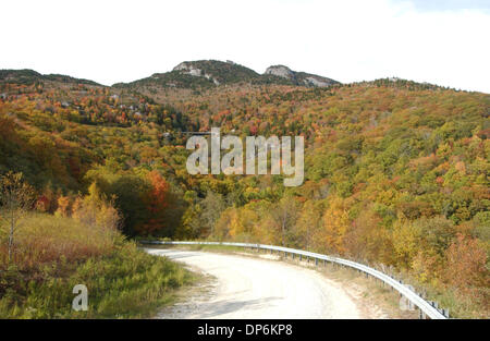 Oct 19, 2006; Boone, NC, USA; The fall colors show along the Blue Ridge Parkway below Grandfather Mountain during the fall color change in the western part of North Carolina.   Mandatory Credit: Photo by Sean Meyers/ZUMA Press. (©) Copyright 2006 by Sean Meyers Stock Photo