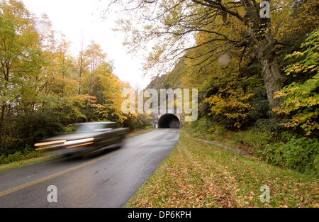 Oct 19, 2006; Boone, NC, USA; The fall colors show along the Blue Ridge Parkway near Mount Mitchell during the fall color change in the western part of North Carolina.   Mandatory Credit: Photo by Sean Meyers/ZUMA Press. (©) Copyright 2006 by Sean Meyers Stock Photo