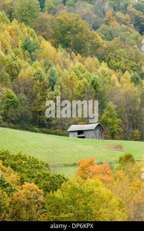 Oct 19, 2006; Boone, NC, USA; The fall color change in the western part of North Carolina.   Mandatory Credit: Photo by Sean Meyers/ZUMA Press. (©) Copyright 2006 by Sean Meyers Stock Photo