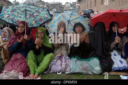 Oct 20, 2006; Srinagar, Kashmir, INDIA; Kashmiri Muslim women pray during the last Friday of Ramadan at Jamia mosque in Srinagar, India. Millions of Muslims around the world are also observing the holy night of Lailatul Qadr, offering special prayers and reciting the holy Quran. Mandatory Credit: Photo by Altaf Zargar/ZUMA Press. (©) Copyright 2006 by Altaf Zargar Stock Photo