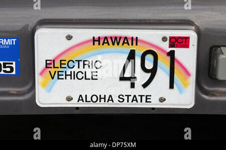 Oct 02, 2006; Diamond Head, HI, USA; Hawaiin electric vehicle license plate. Oahu the 'Gathering Place', is the third largest of the Hawaiian Islands and most populous island in the State of Hawaii. The city of Honolulu largest city, state capital, and main deepwater marine port for the State of Hawaii. The tropical paradise of Oahu has the world famous North Shore surfing. Oahu ha Stock Photo