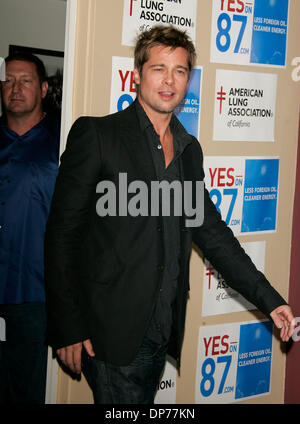 Nov 6, 2006; Century City, California, USA; Actor BRAD PITT Gets Out the Vote for Prop.87 at LA Labor Headquarters. Mandatory Credit: Photo by Lisa O'Connor/ZUMA Press. (©) Copyright 2006 by Lisa O'Connor Stock Photo