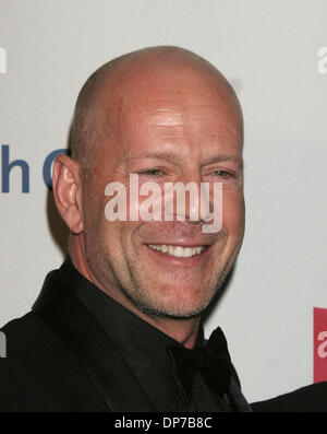 Nov 09, 2006; Los Angeles, CA, USA; Actor BRUCE WILLIS at Tony Bennett's 80th Celebration and concert held at the Kodak Theater, Hollywood. Mandatory Credit: Photo by Paul Fenton/ZUMA KPA.. (©) Copyright 2006 by Paul Fenton Stock Photo