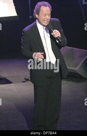 Nov 09, 2006; Los Angeles, CA, USA;  Comedian BILLY CRYSTAL at Tony Bennett's 80th Celebration and concert held at the Kodak Theater, Hollywood. Mandatory Credit: Photo by Paul Fenton/ZUMA KPA.. (©) Copyright 2006 by Paul Fenton Stock Photo