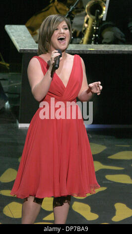 Nov 09, 2006; Los Angeles, CA, USA;  Singer KELLY CLARKSON at Tony Bennett's 80th Celebration and concert held at the Kodak Theater, Hollywood. Mandatory Credit: Photo by Paul Fenton/ZUMA KPA.. (©) Copyright 2006 by Paul Fenton Stock Photo