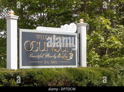Welcome to Ogunquit Maine sign.  In the Native American Abenaki Native American language, Ogunquit means 'beautiful place by the sea.' Stock Photo