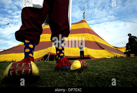 Nov 13, 2006; Stuart, FL, USA; Professor Kno-Y, the Cole Brothers Circus of the Stars clown, was on hand early monday - Stock Photo