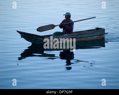 Mar 24, 2006 - Santiago Atitlan, Solola, Guatemala - Fresh water fishermen at work on Lake Atitlan in Santiago Atitlan, Guatemala (Credit Image: © David H. Wells/ZUMAPRESS.com) Stock Photo