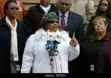 Nov 18, 2006; MANHATTAN, NEW YORK, USA; Jean Corbett Parker (L), of Harlem whose son Latran Parker was 26 when he was shot and killed in 2001 at the corner of 131st Street and 7th Avenue looks on as Jackie Rowe-Adams, (C) of Harlem discusses the separate shooting deaths of her sons Anthony Bouldin, 17 at the time and killed at 122nd and 7th Avenue and Tyrone Bouldin, 28 at the time Stock Photo