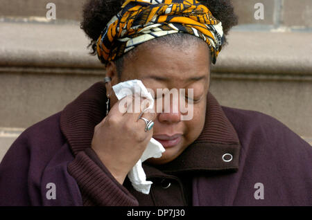 Nov 18, 2006; MANHATTAN, NEW YORK, USA; Jean Royster-Hills, of Harlem weeps over the loss of her son Amen Kyle Hills, who was 27 when he was shot in killed in 2005 in a case of mistaken identity. Harlem Mothers Stop Another Violent End (S.A.V.E.) together with NY State Assemblyman Keith Wright and State Senator-Elect Eric Adams announce in a press conference on the steps of City Ha Stock Photo