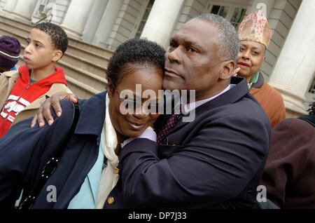 Nov 18, 2006; MANHATTAN, NEW YORK, USA; Jean Cornett Parker (L ) of Harlem, whose son Latran Parker was 26 when he was shot and killed in Harlem in 2001 is embraced by NY State Assemblyman Keith Wright (R). Mothers Stop Another Violent End (S.A.V.E.) together with NY State Assemblyman Keith Wright and State Senator-Elect Eric Adams announce in a press conference on the steps of Cit Stock Photo