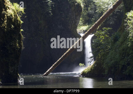 Nov 22, 2006; Eagle Creek, OR, USA; Sunny view of Punch Bowl Falls along the Eagle Creek trail in the Columbia River Gorge National Scenic Area. Mandatory Credit: Photo by Richard Clement/ZUMA Press. (©) Copyright 2006 by Richard Clement Stock Photo