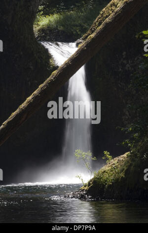 Nov 22, 2006; Eagle Creek, OR, USA; Sunny view of Punch Bowl Falls along the Eagle Creek trail in the Columbia River Gorge National Scenic Area. Mandatory Credit: Photo by Richard Clement/ZUMA Press. (©) Copyright 2006 by Richard Clement Stock Photo