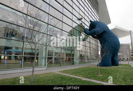 Oct 20, 2006; Denver, CO, USA; In Denver Colorado at the Convention Center a huge blue bear peeks into the Convention Center.  The piece of art is called 'I see what you mean' by Lawrence Argent, Denver. Mandatory Credit: Photo by Sean M. Haffey/San Diego Union-Tribune/ZUMA Press. (©) Copyright 2006 by San Diego Union-Tribune Stock Photo