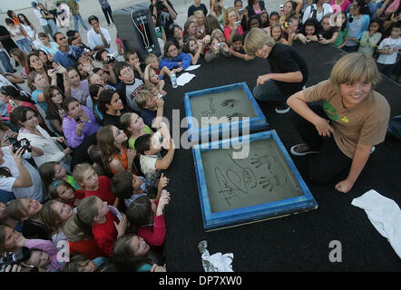 Nov 29, 2006; West Palm Beach, FL, USA;  Cole (center on stage) and Dylan Sprouse, stars of the popular Disney Channel show The Suite Life of Zack & Cody, are finishing up a big screen movie, The Prince and The Pauper, an Oak Films production, made at G-Star Studios and around Palm Beach County. The twins met with fans and signed autographs at the studios in West Palm Beach.  Manda Stock Photo