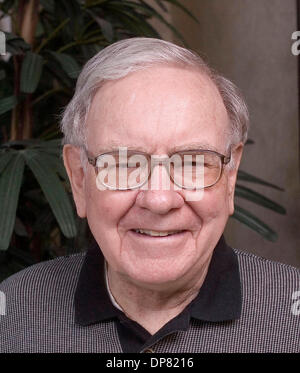 Jul 05, 2006 - Omaha, NE, USA - WARREN BUFFETT in the offices of Berkshire Hathaway holding a stock certificate representing 121,737 Class A shares of Berkshire-Hathaway Inc. On the day this photograph those shares were valued at $11.15 Billion. Buffett has amassed an enormous fortune particularly through the company Berkshire Hathaway, of which he is the largest shareholder and CE Stock Photo