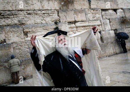 Dec 27, 2006; Jerusalem, ISRAEL; Religious Jews praying at the Western Wall in in the Old City of Jerusalem during a snow storm.  Mandatory Credit: Photo by Jason Moore/ZUMA Press. (©) Copyright 2006 by Jason Moore (Credit Image: ZUMApress.com) Stock Photo