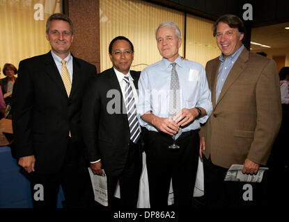 Nov 07, 2006; Los Angeles, CA, USA; (L to R) The Los Angeles Times publisher JEFFREY JOHNSON, editor DEAN BAQUET, former editor JOHN CARROLL, and former publisher JOHN PUERNER pose during a farewell party for Carroll on Aug 10, 2005. Baquet resigned today in a dispute with the newpaper's ownership about staff cuts. Baquet, who had threatened to quit when Jeffrey Johnson was forced  Stock Photo