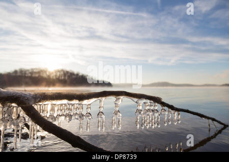 Harrison, Tennessee, USA.  8th January, 2014.  Unusually cold weather caused by the 'polar vortex' produces ice along the shore of Harrison Bay, near Chattanooga, Tennessee Credit:  TDP Photography/Alamy Live News Stock Photo