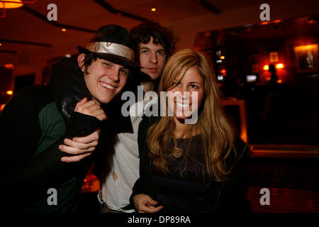 Oct 22, 2006 - New York, New York, USA - LUKE PRITCHARD and PAUL GARRED (in the hat) of the Kooks at Lure fish bar in Soho. (Credit Image: © Aviv Small/ZUMA Press) Stock Photo