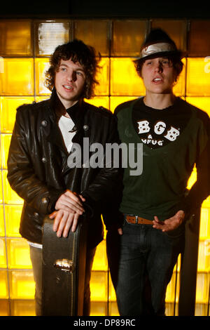 Oct 22, 2006 - New York, New York, USA - LUKE PRITCHARD and PAUL GARRED (in the hat) of the Kooks at Lure fish bar in Soho. (Credit Image: © Aviv Small/ZUMA Press) Stock Photo