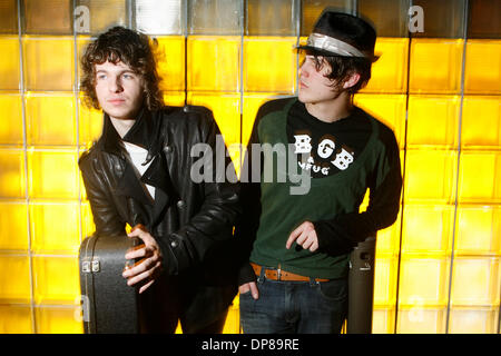 Oct 22, 2006 - New York, New York, USA - LUKE PRITCHARD and PAUL GARRED (in the hat) of the Kooks at Lure fish bar in Soho. (Credit Image: © Aviv Small/ZUMA Press) Stock Photo