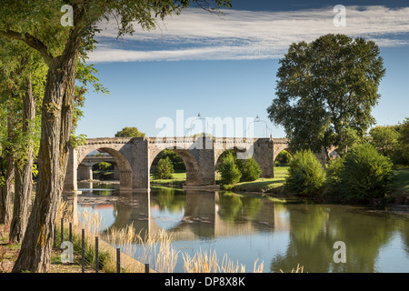 Carcassonne. France, Europe. The old Pont Vieux over the river L'Aude between the Cite and the Bastide. Stock Photo