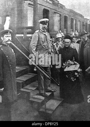 Commander-in-chief of the German troops during the Boxer Rebellion, Alfred Graf von Waldersee, with his wife shortly before the departure to China at Berlin Anhalter Bahnhof. Climax of the Boxer Rebellion was the assassination of the German ambassador Klemens Freiherr von Ketteler on the 19th of June in 1900 as well as the besiegement of the embassy quarter in Beijing from the 20th of June until the 14th of August in 1900 by an expedition corps consisting of eight states (Germany, France, Great Britain, Italy, Japan, Austria-Hungary, Russia and the USA). Numerous bloody punitive expeditions ag Stock Photo