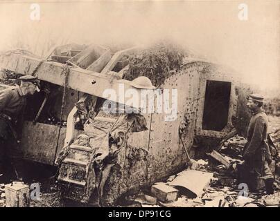 A British tank was captured by German troops on the battlefield near Albert (Somme), France, in 1916. Fotoarchiv für Zeitgeschichte Stock Photo