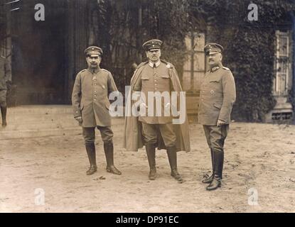 The command of the 1st Army during the Battle of the Marne in September 1914: the commander-in-chief of the German 1st Army Colonel General Alexander von Kluck (m) with Colonel Walter von Bergmann (l) and Lieutenant General Hermann von Kuhl (r). Date and place unknown. Fotoarchiv für Zeitgeschichte Stock Photo