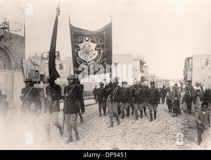 A Turkish Youth Corps with a flag marches through the streets of Aleppo, which was part of the Ottoman Empire until the end of WWI. The Sinai and Palestine Campaign was a secondary theatre of war between the Ottoman Empire and Great Britain during World War I (1915-1918). The Ottoman Empire, as a an ally of the Central Powers, was supported by German (Asia Corps) and Austro-Hungarian troops in Palestine. Fotoarchiv für Zeitgeschichte Stock Photo