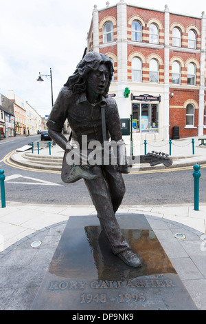 A statue commemorating the legendary guitarist Rory Gallagher in the center of Ballyshannon, Donegal Stock Photo