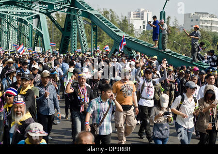 Bangkok, Thailand.9th January, 2014.Antigovernment protesters  during  the last warm- up march ahead of the Bangkok shutdown on January 13 Stock Photo