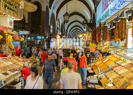 Shoppers and shops, Spice Market, Istanbul, Turkey Stock Photo