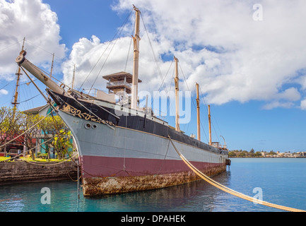 Falls of Clyde is the last surviving iron-hulled, four-masted full-rigged ship, and the only remaining sail-driven oil tanker Stock Photo