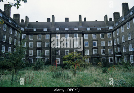 Post-war block of council flats off the Old Kent Road, Peckham, London, SE15, England UK Stock Photo