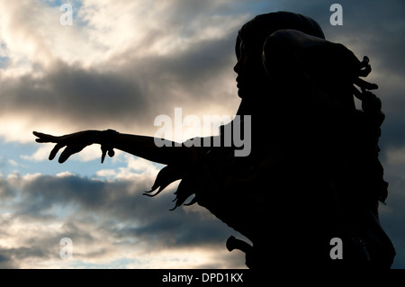 Sacagawea statue silhouette, Cascade Locks Marine Park, Cascade Locks, Columbia River Gorge National Scenic Area, Oregon Stock Photo