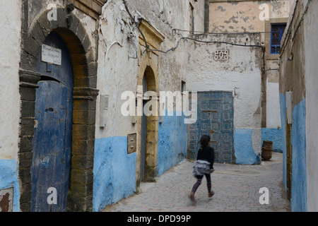 Morocco, Essaouira, young girl walking in a alley indoor atmosphere in the Medina Stock Photo