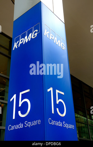 London, England, UK. Docklands / Canary Wharf. KPMG headquarters, 15 Canada Square Stock Photo