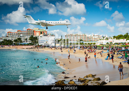 Private jet lands at Maho Beach in Philipsburg, Sint Maarten Stock Photo