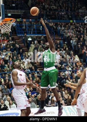 Milan, Italy. 12th Jan, 2014. Othello Hunter during the match between Ea7 Olimpia Milano and Menssana Siena at Mediolanum Forum in the 15th day of the Lega Basket Serie A regular season on January 12, 2014 in Milano, Italy.Photo: Marco Aprile/NurPhoto Credit:  Marco Aprile/NurPhoto/ZUMAPRESS.com/Alamy Live News Stock Photo