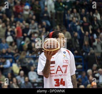 Milan, Italy. 12th Jan, 2014. David Moss before the match between Ea7 Olimpia Milano and Menssana Siena at Mediolanum Forum in the 15th day of the Lega Basket Serie A regular season on January 12, 2014 in Milano, Italy.Photo: Marco Aprile/NurPhoto Credit:  Marco Aprile/NurPhoto/ZUMAPRESS.com/Alamy Live News Stock Photo